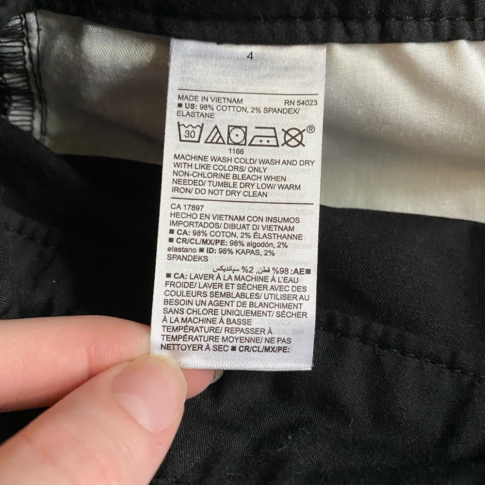 Old Navy High Rise Khaki Shorts - Picture 4 of 10